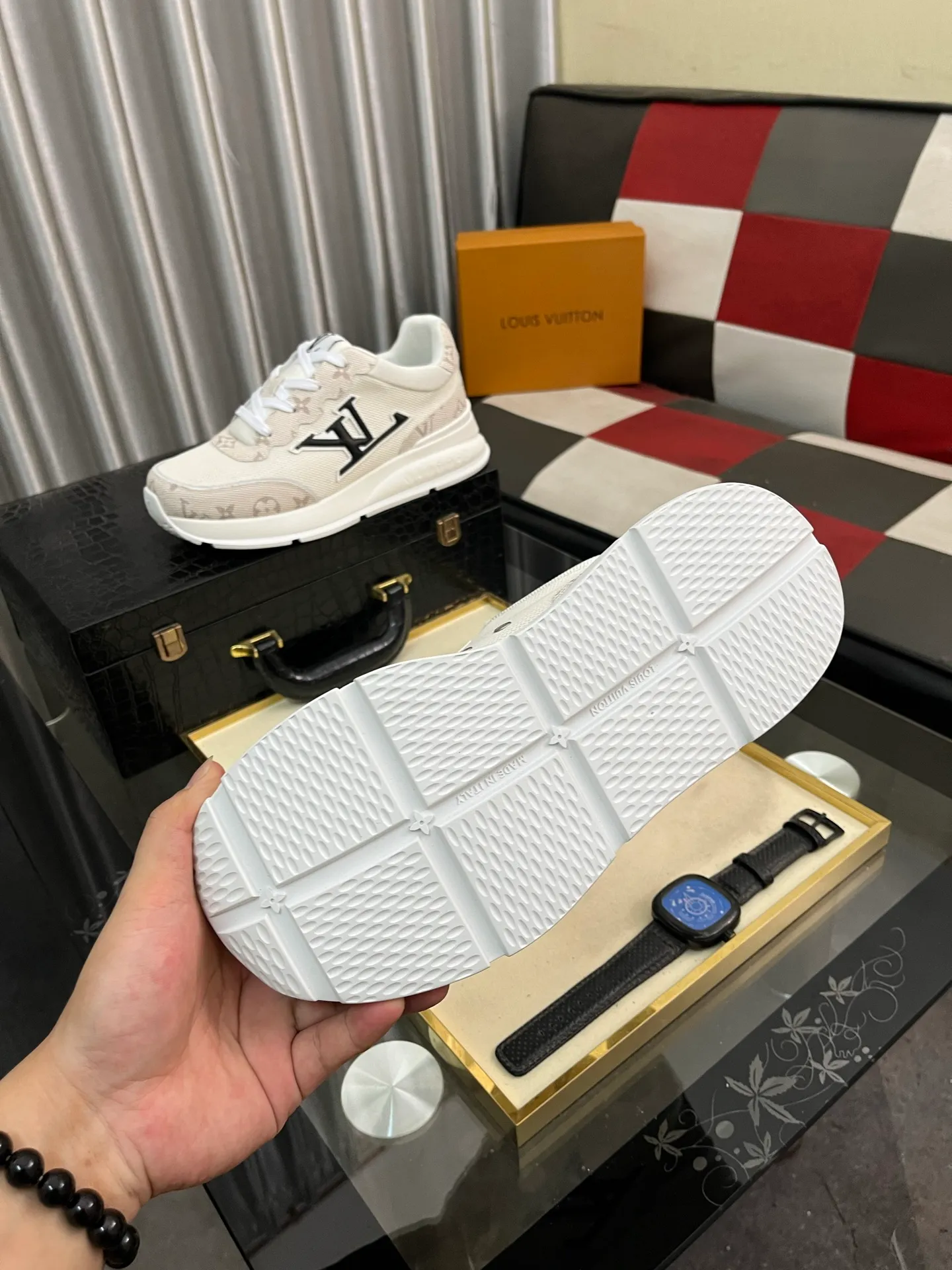 Men's shoes 💰458⌚️⌚️【LOUlS VUlTTON】Louis Vuitton ~ unique and casual style. LV counter purchasing 🏃casual shoes😍😍 are on sale at the men's counter at the same time. Italian imported brands select top-layer Italian cowhide. 🐑Sheepskin lining (refuses to discolor and grind feet) Sole: Original sole specially provided by the original factory 🎬Better in kind Code number: 38-443⃣️Color selection